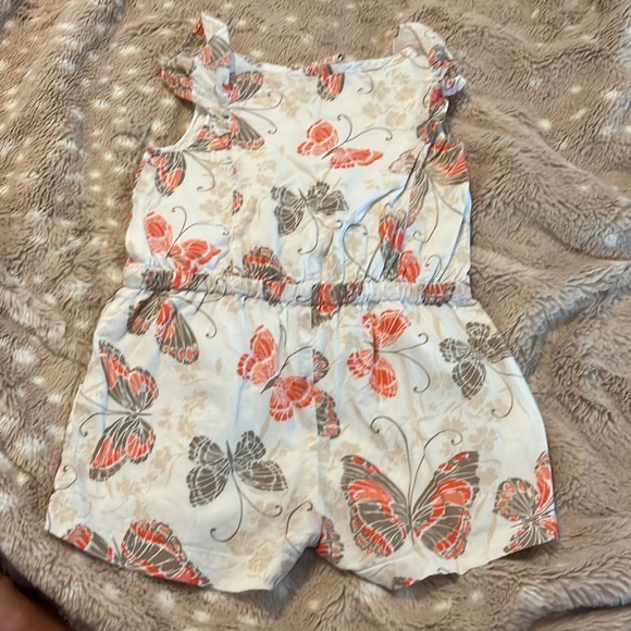 Old Navy toddler girl romper. Size 18-24 months - Picture 2 of 6